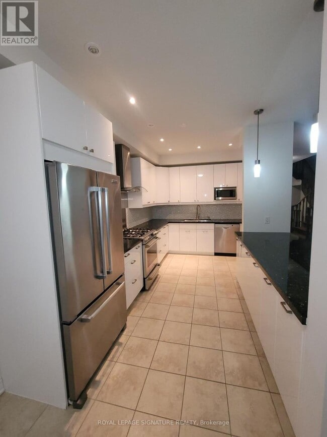 Photo du bâtiment - 1633-1633 Northmount Ave