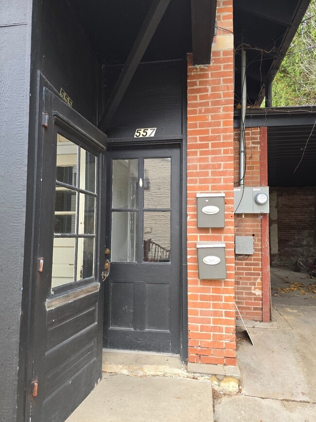 Building Photo - Alpine St