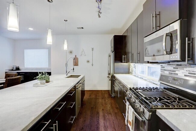 Foto del edificio - 1604 Crockett St