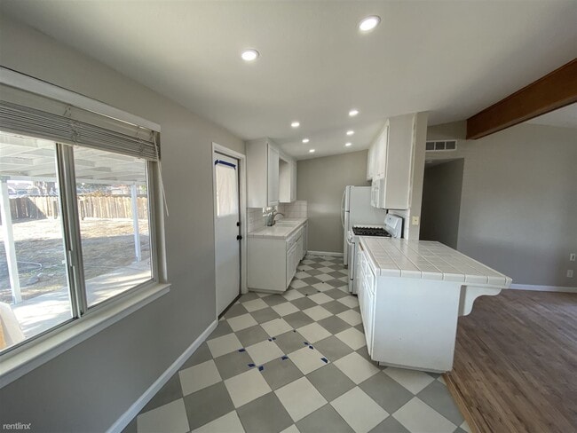 Building Photo - 3 br, 1 bath House - 1242 Rodgers Rd