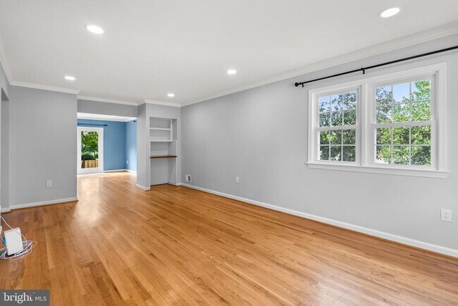 Foto del edificio - 3331 Spring Ln