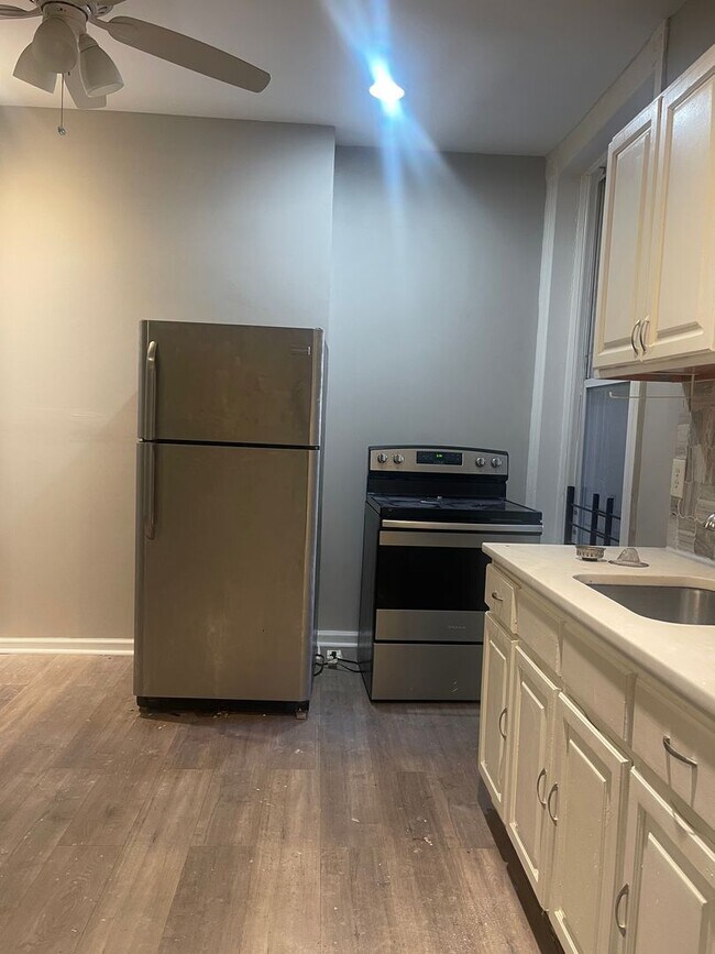 Building Photo - Lovely Charles Village 1bd/1ba w/ CAC & W/...