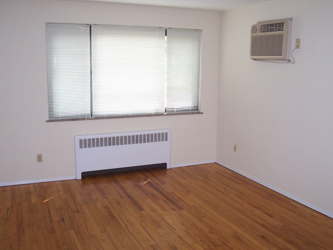 Primary Photo - 376 Probasco St