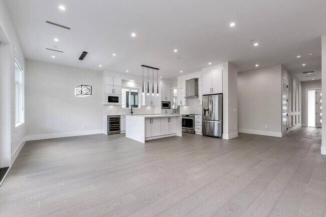 Building Photo - 23087 134 Loop