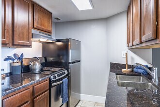 1BR, 1BA - 473SF - Kitchen - 400 Maynard