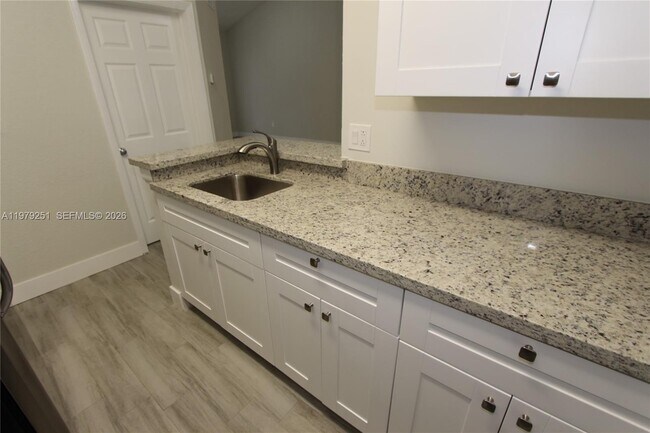 Foto del edificio - 2831 N Oakland Forest Dr