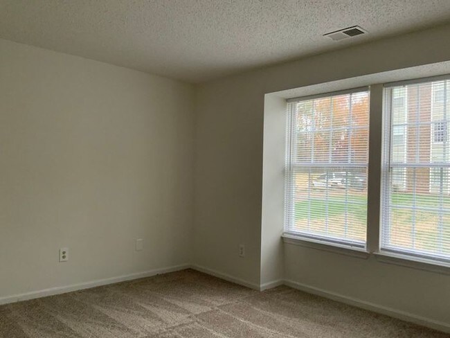 Building Photo - 1624 Arlyn Cir