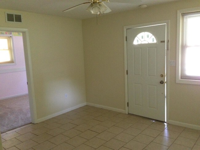 Foto del edificio - 2327 NE 18th Ave