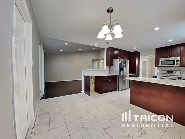 Foto del edificio - 8127 Twin Hills Dr