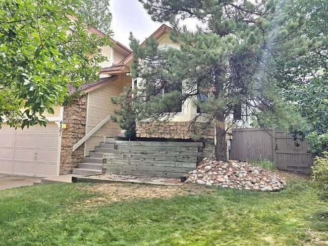 Foto del edificio - "Charming 4-Bedroom Retreat in Castle Rock with 2.5 Baths, Fenced yard, 2 car attached garage - Y...