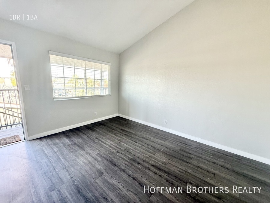 Building Photo - 753 Cerritos Ave