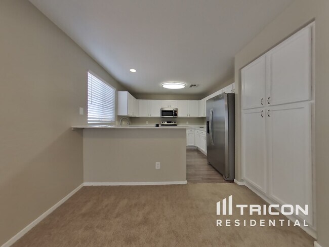 Building Photo - 11801 W Poinsettia Dr