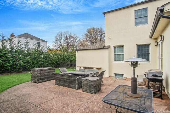 Foto del edificio - 150 Meadow St