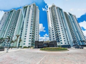 Building Photo - 2681 N Flamingo Rd