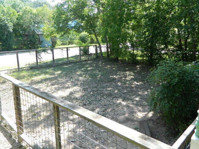 Foto del edificio - Ginder Properties3 (4501 Lareina Dr)