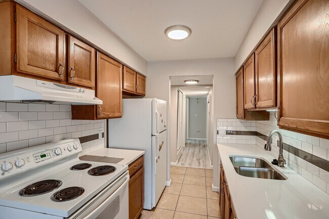 Building Photo - 14904 E Hampden Cir