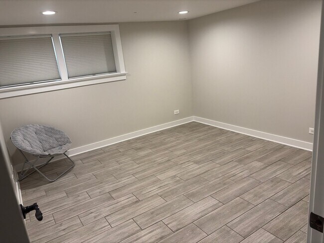Foto del edificio - 8044 N Oriole Ave