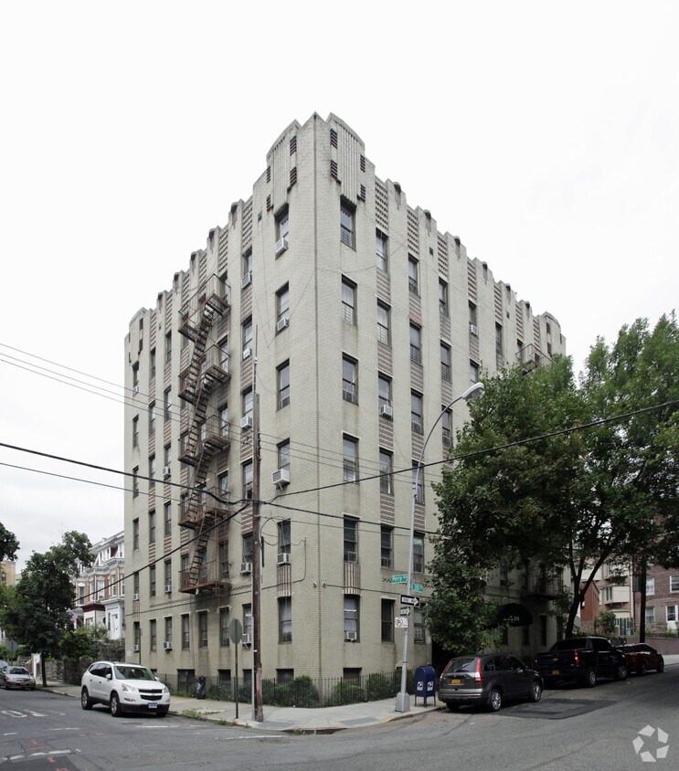 Foto principal - 314 E 201st St