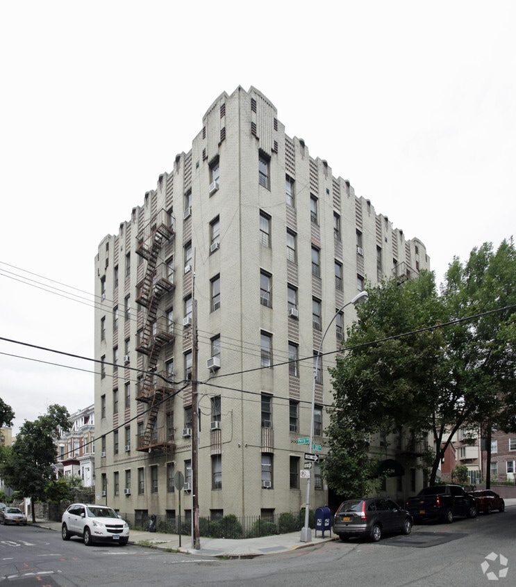 Primary Photo - 314 E 201st St