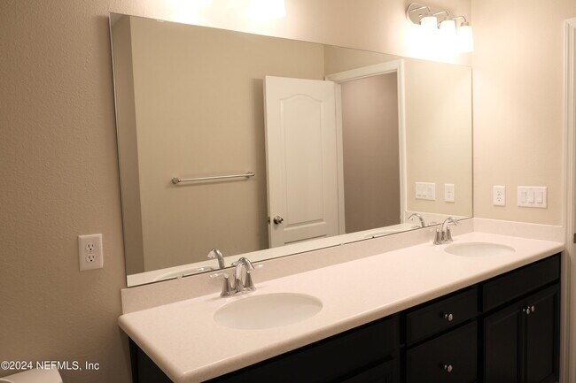 Building Photo - 10292 Benson Lake Dr