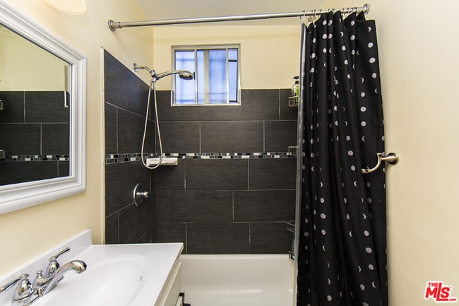 Photo - 921 W 83rd St Townhome