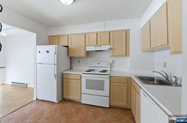 Building Photo - 1111 River Rd