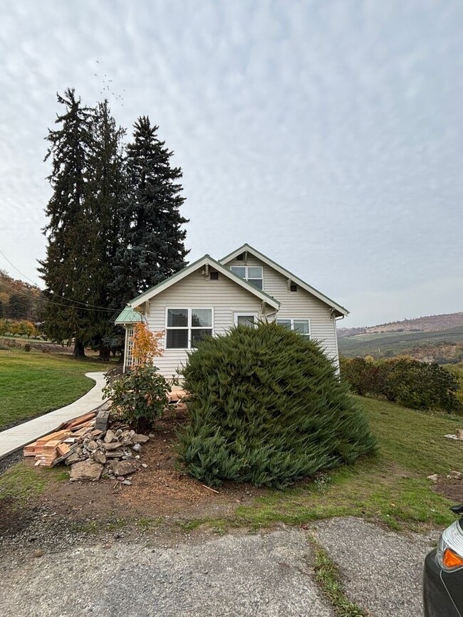 Building Photo - Beautiful views of Mt. Hood!