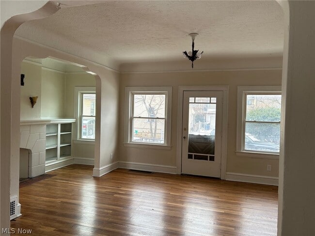 Building Photo - 1311 W 69th St