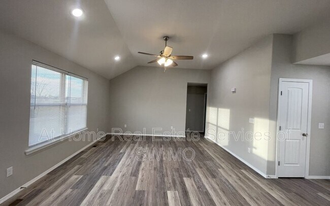 Foto del edificio - 537 S Evergreen Ave