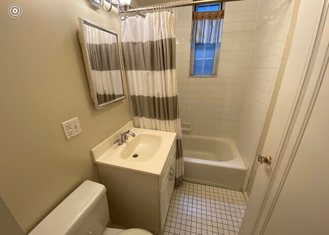 Foto del edificio - 1454 Beacon St