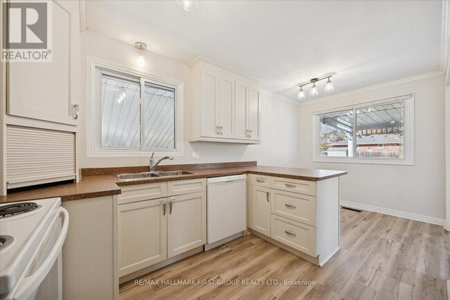 Building Photo - 437 Brentwood Ave