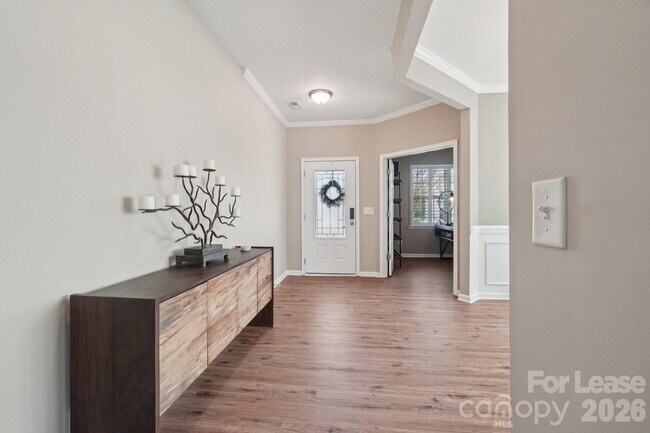 Foto del edificio - 5016 Riverdale Dr