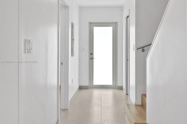 Building Photo - 1344 W 72nd St