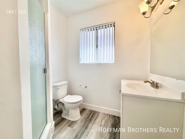 Foto del edificio - 15938 Vanowen St