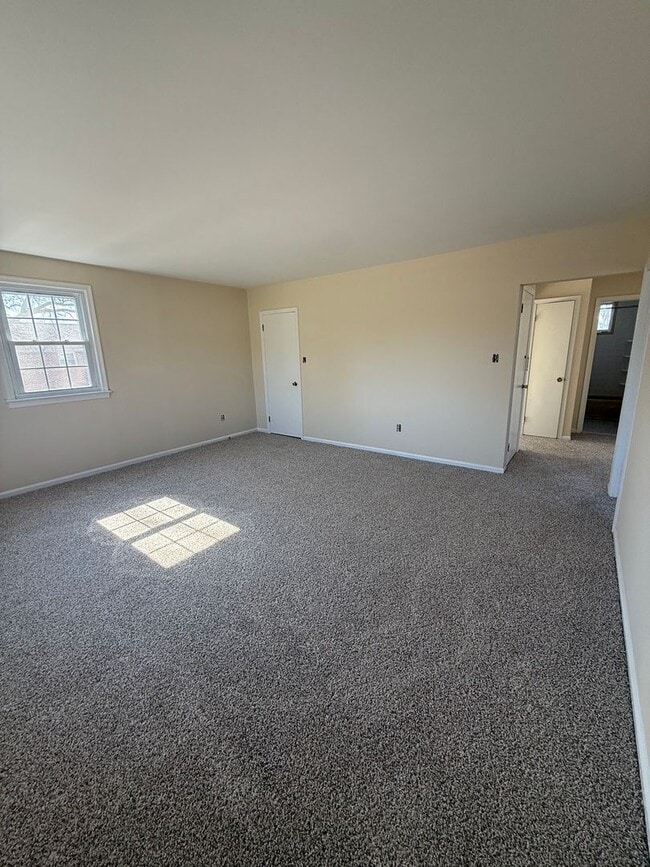 Foto del edificio - 355 W Broad St