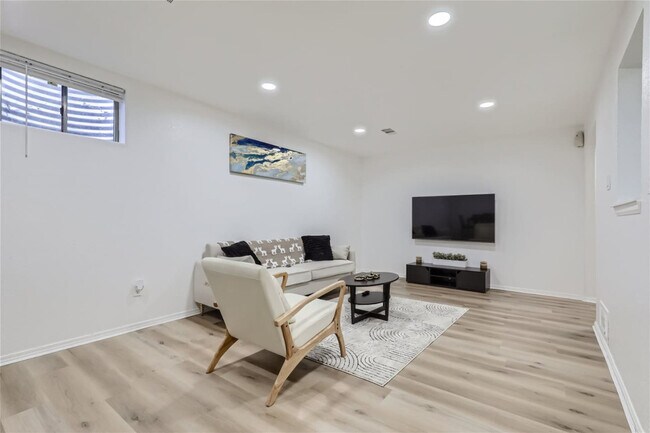 Foto del edificio - 5504 Troy St