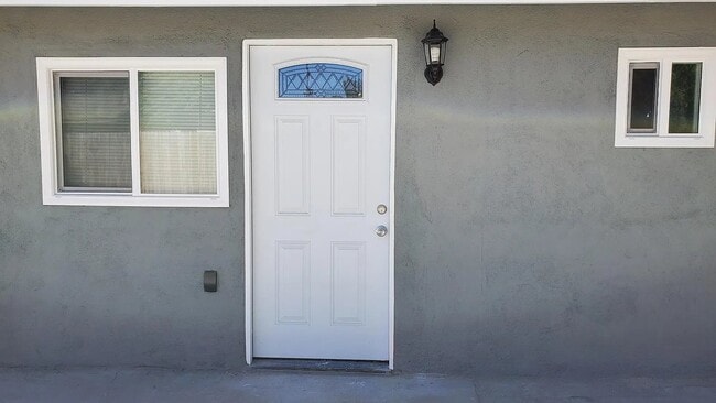 Building Photo - 21631 Cottonwood Ave