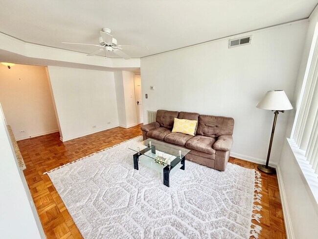 Foto del edificio - Charming 1 Bed, 1 Bath Apartment in Gated ...