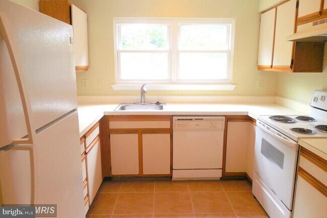 Building Photo - 9118 Trams Way