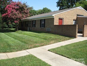 Building Photo - 1306 Lomax Ave
