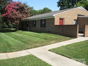 Building Photo - 1306 Lomax Ave