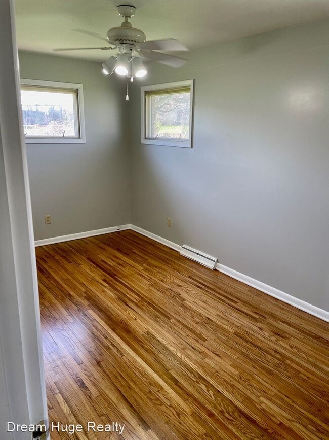 Building Photo - 3 br, 1 bath House - 705 LINDAIRE LN