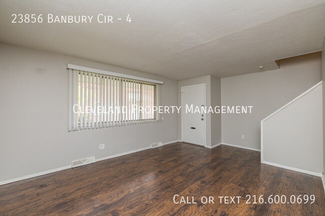 Building Photo - Updated 2 Bedroom Condo