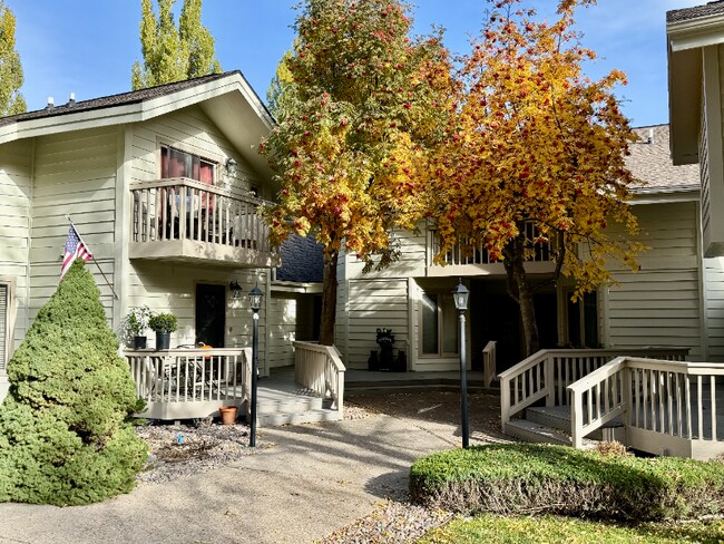 Foto del edificio - 185 Golf Terrace Dr