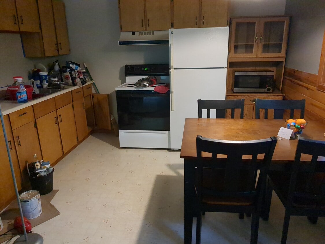 Kitchen - 22694 Pinewood Rd