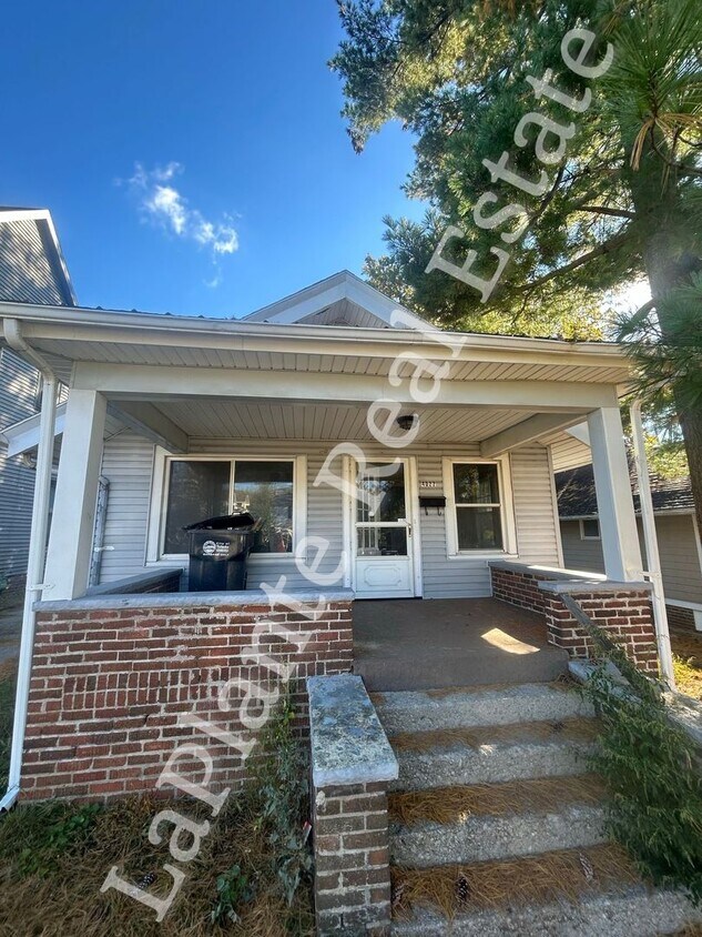 Foto principal - Charming 3-Bedroom Bungalow in Five Points...