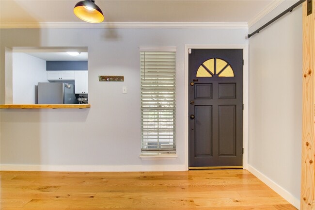 Building Photo - 12973 Trail Hollow Dr