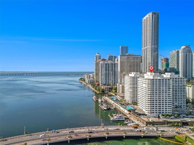 Foto del edificio - 801 Brickell Bay Dr