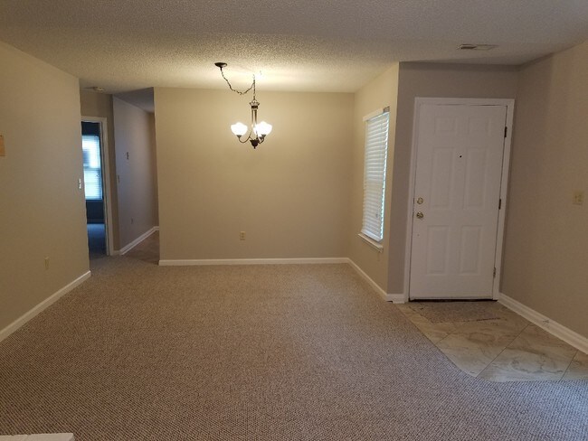 Building Photo - 1555 Hunt Club Ct