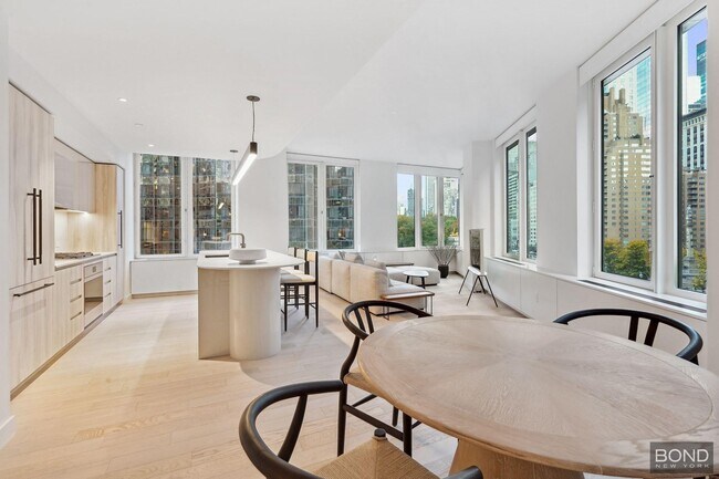 Foto del edificio - 1 W 60th St
